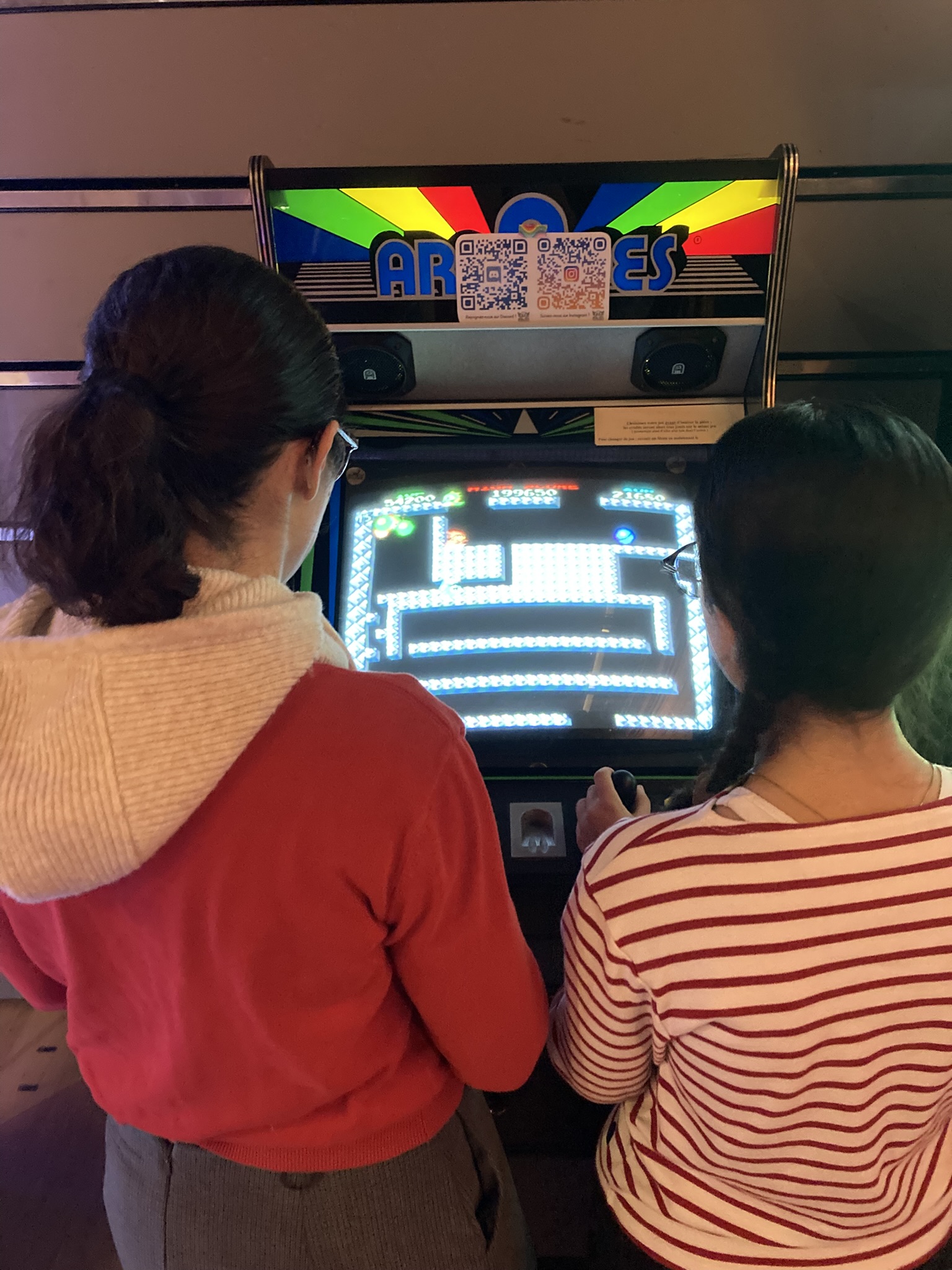 Deux personnes jouant à Bobble Bubble 2
