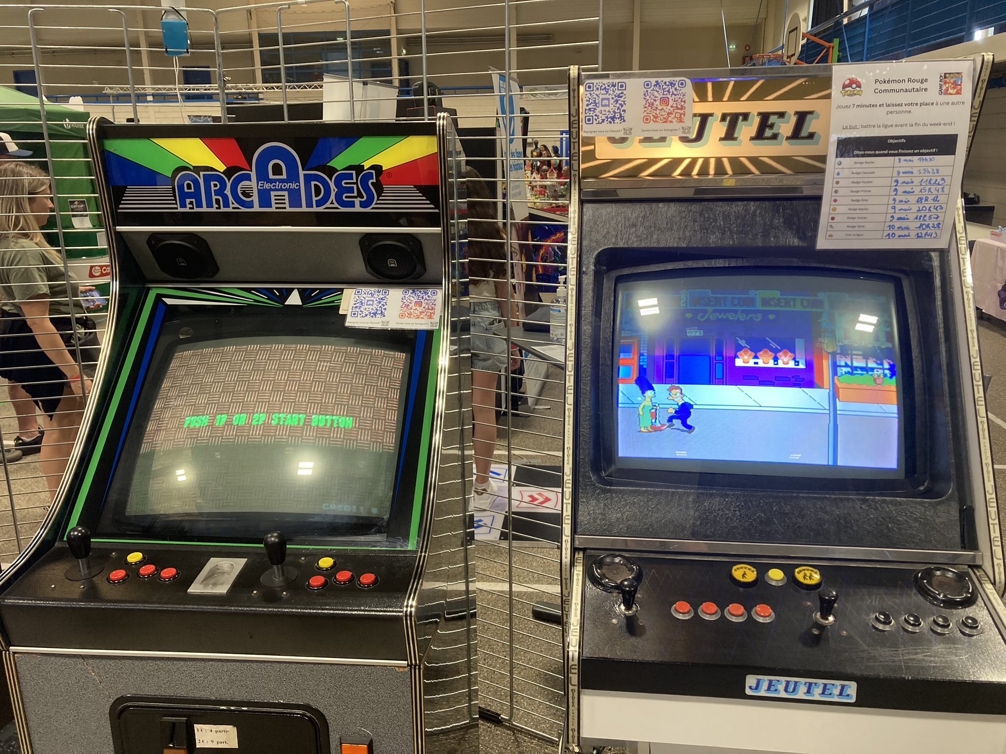 Borne Arcade Electronics avec le jeu Bobble Bubble et la borne Jeutel avec le jeu Simpsons (après le challenge pokémon)
